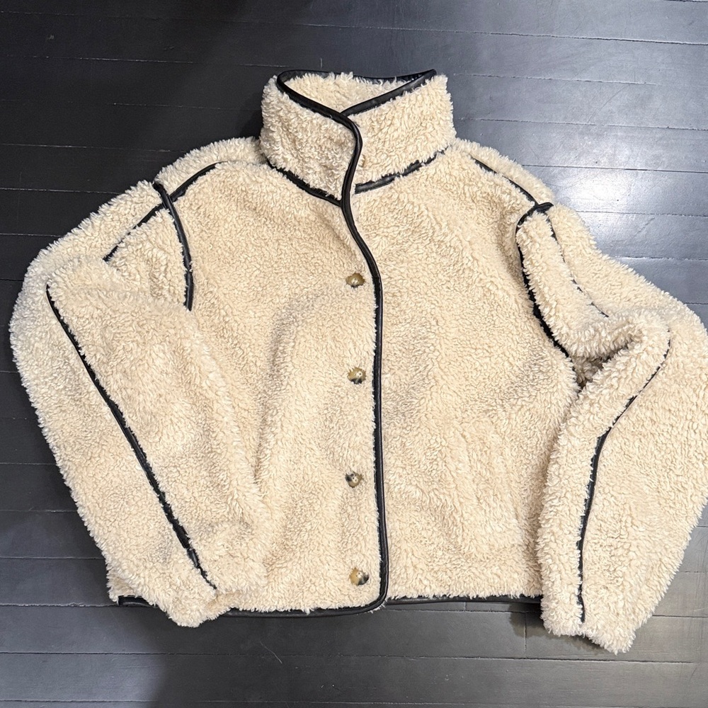 Hollister Cream Teddy Sherpa Jacket with Black Trim